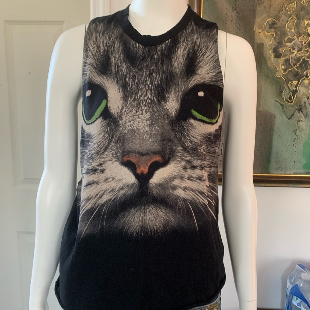 Graphic tee shirt